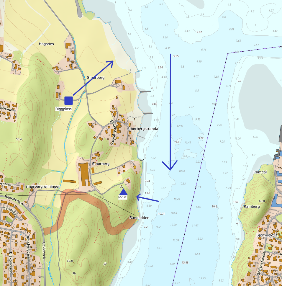 Kart med Vestfjorden og Smørberg og piler som viser flyruten til helikopteret og hvor masten skal monteres og hva som er riggplassen.