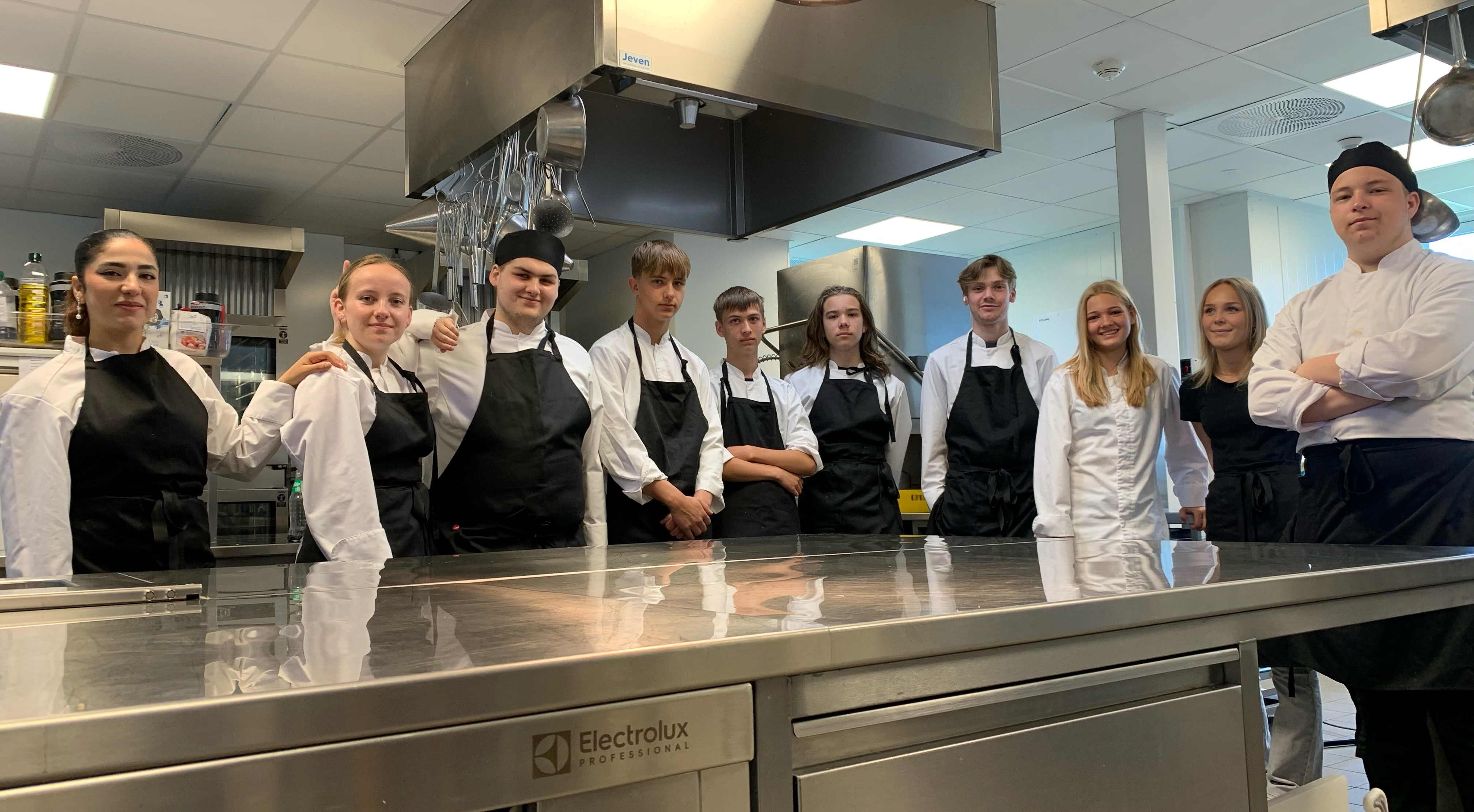 Ungdom på kjøkkenet