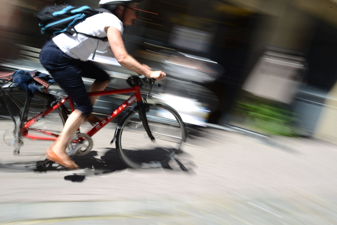 sykkel syklist i fart