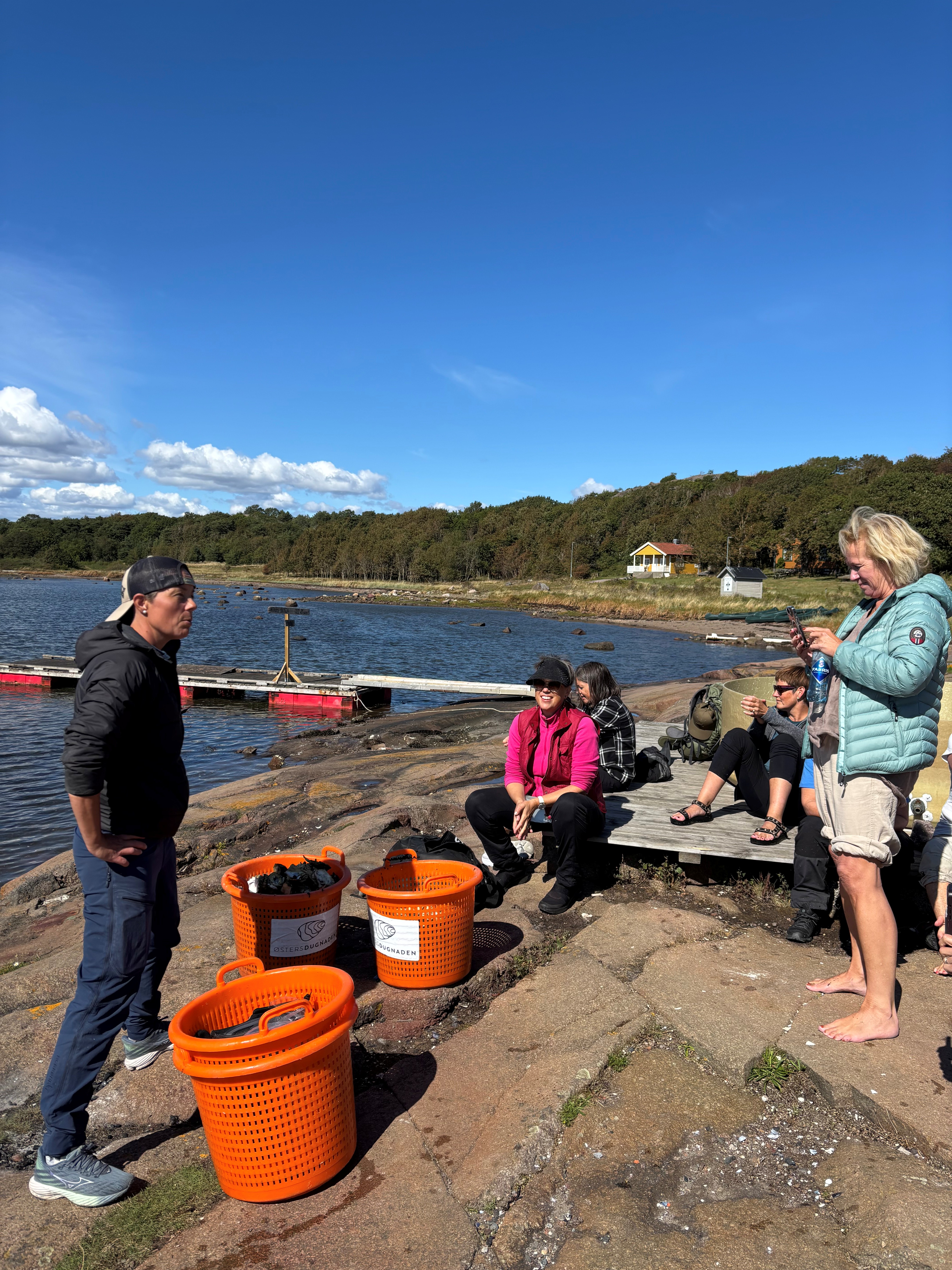 Et bilde av veiledning ifm Østersdugnad