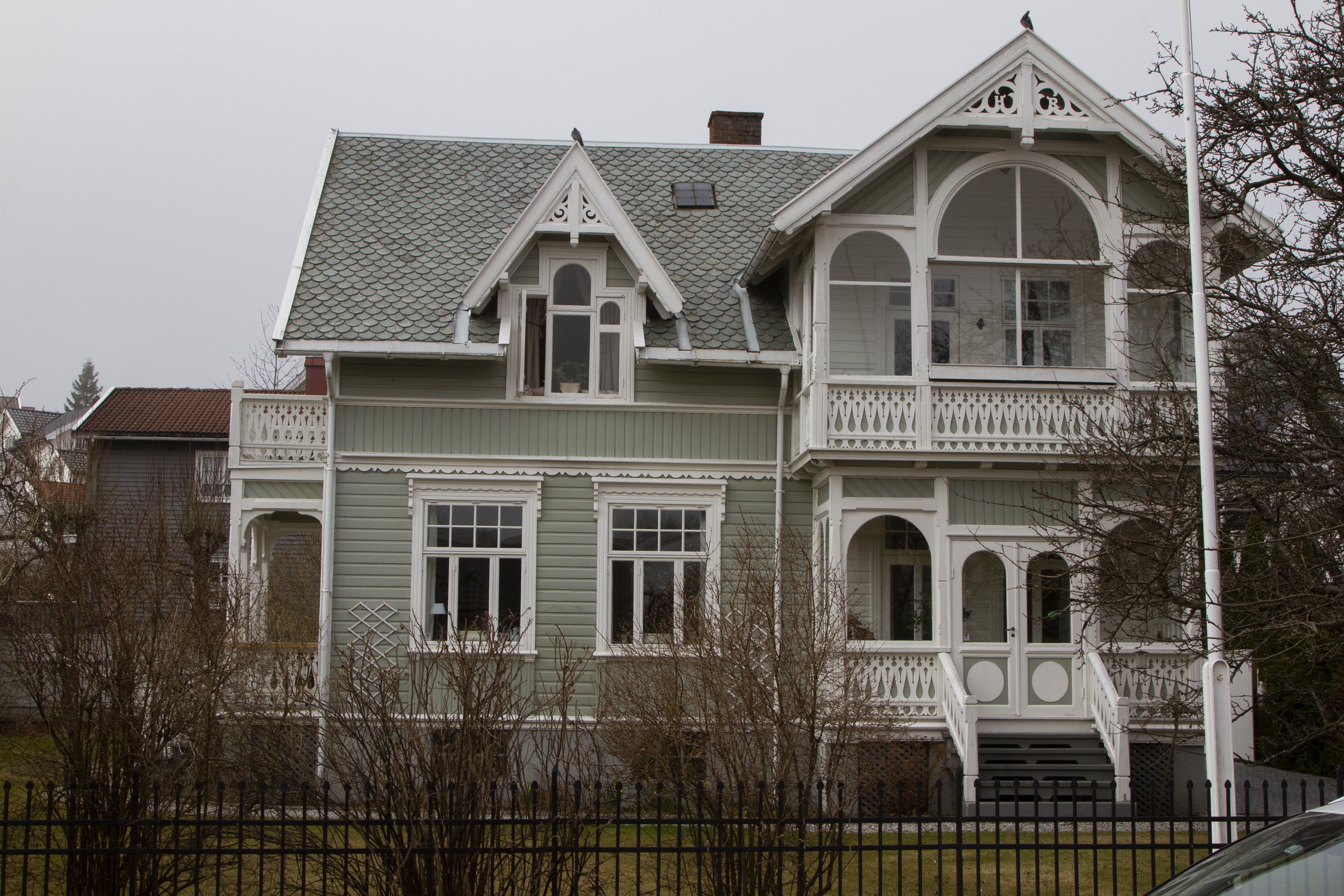 Gammelt hus i Sveitserstil.