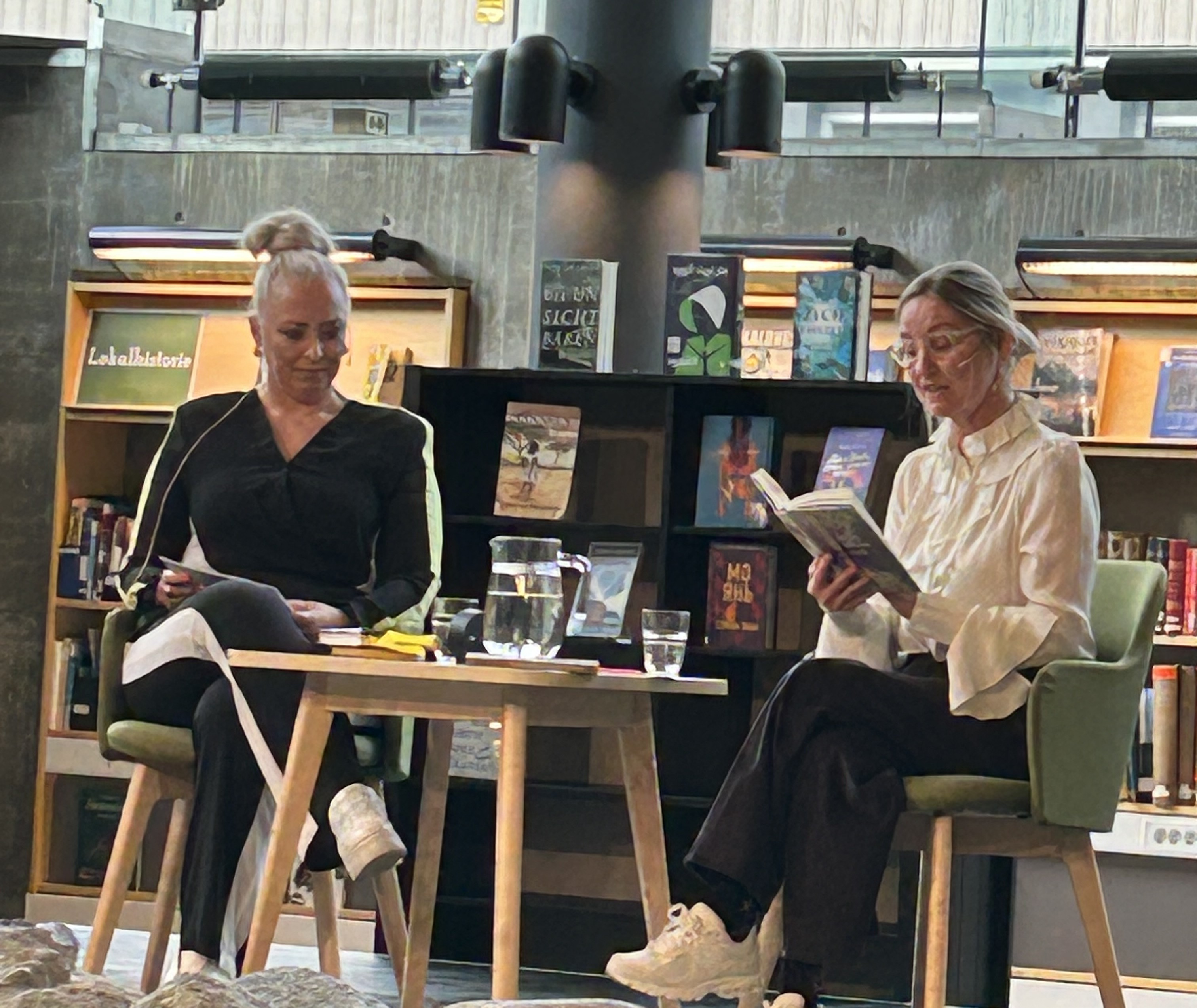 Samtale mellom Naja Marie Aidt og Mona B Riise på åpningsforestillingen