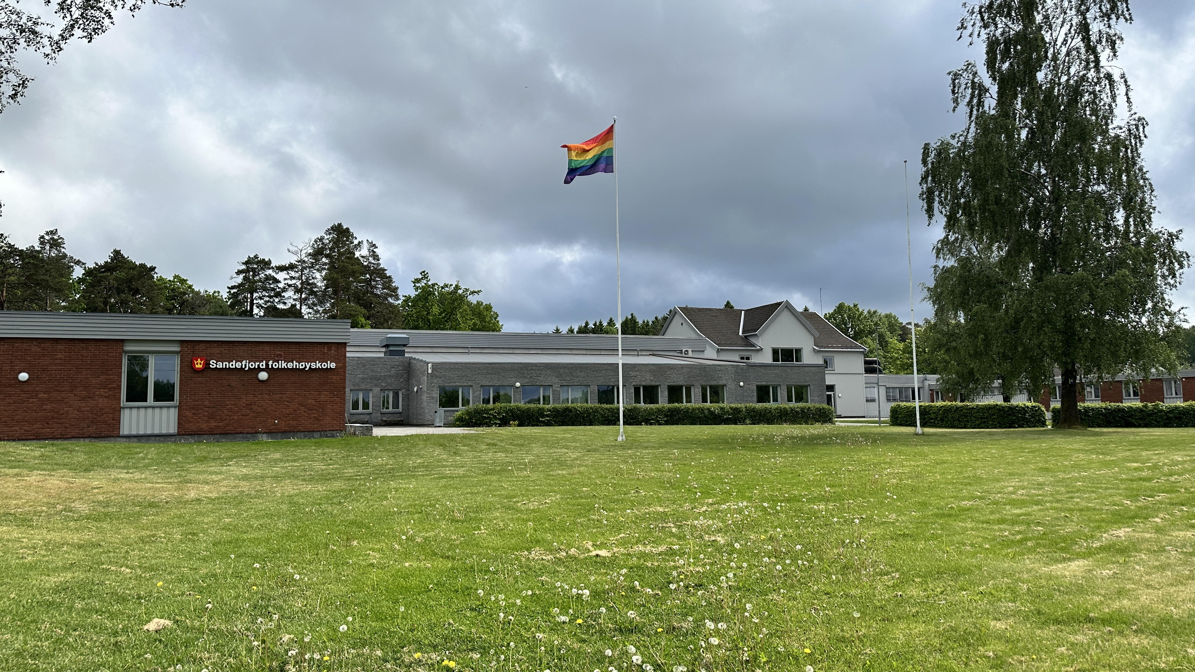 Bilde av skolen juni 2026