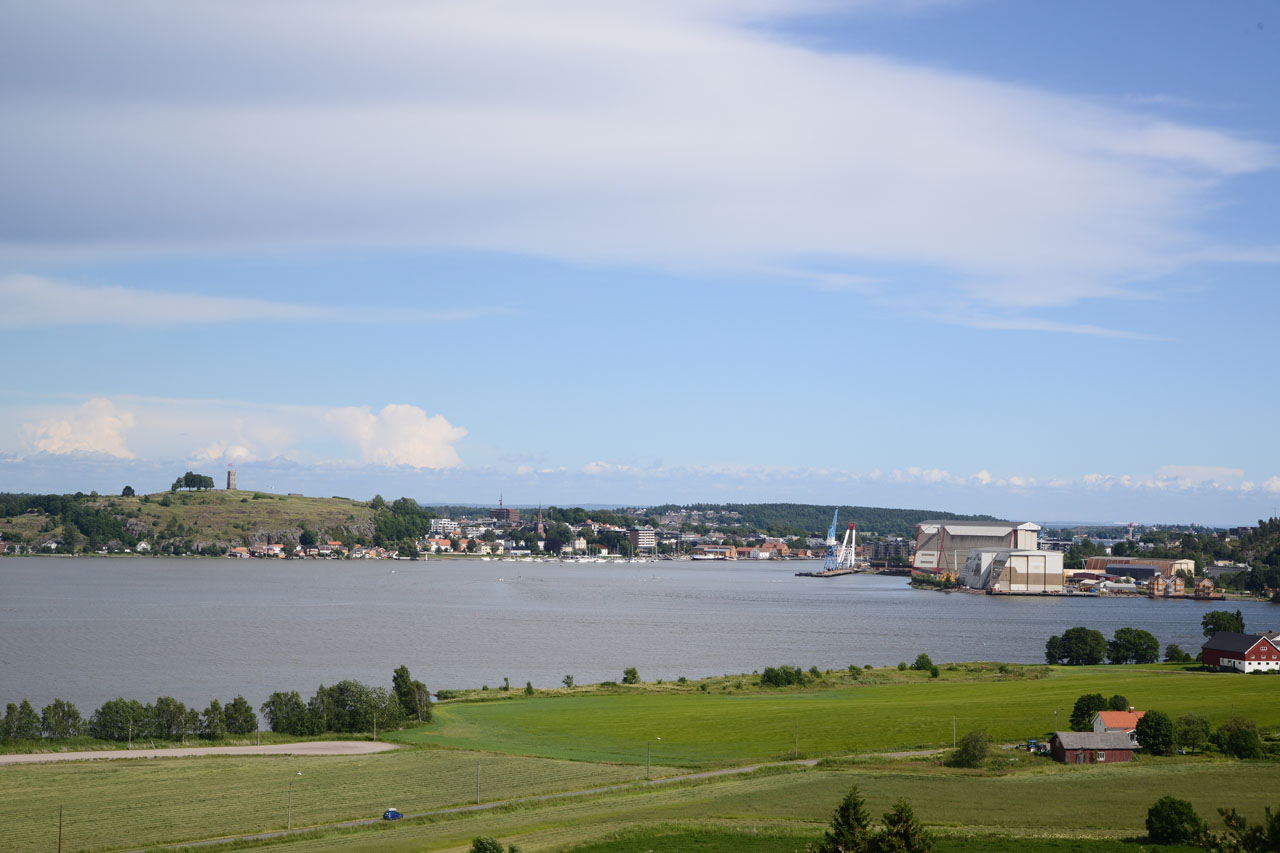 Foto fra Smørberg mot Byfjorden med Slottsfjellet i bakgrunnen