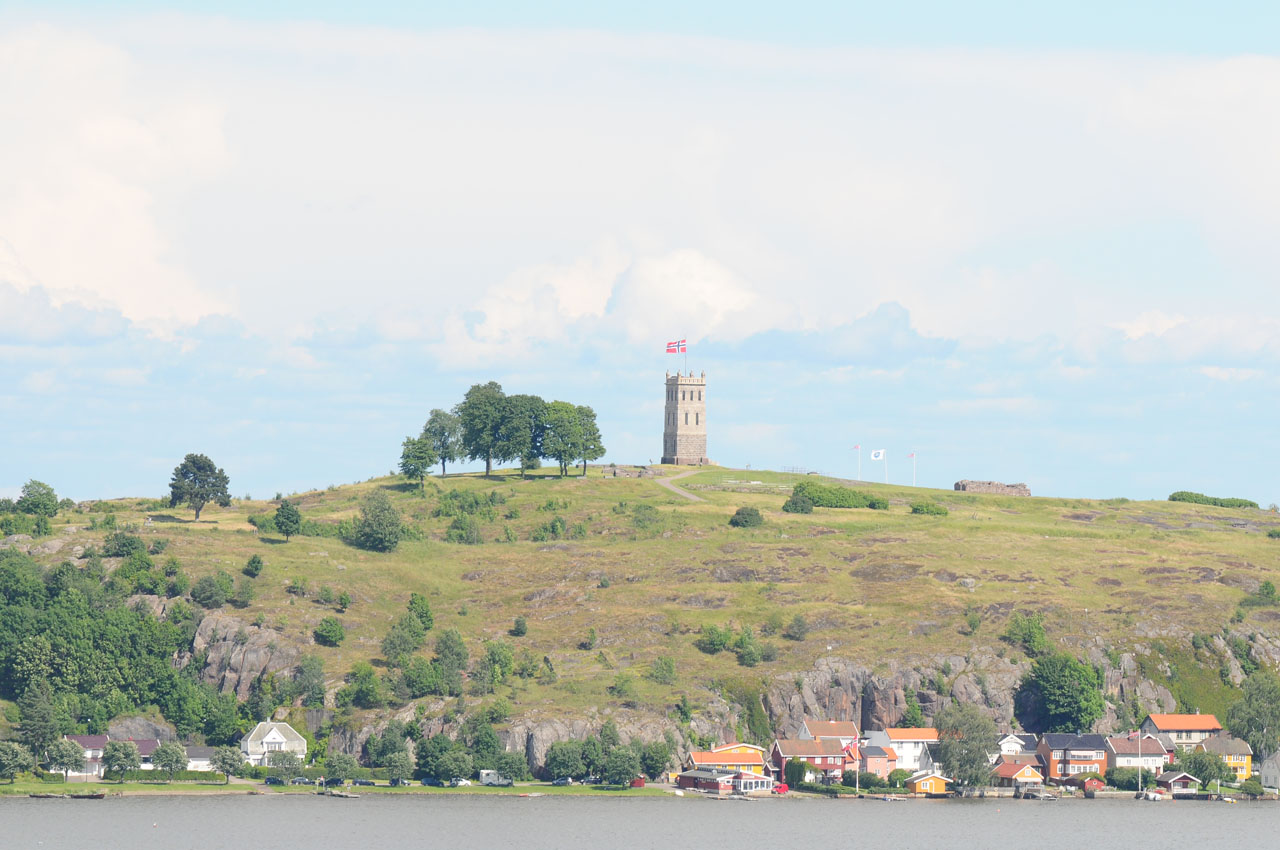 Foto av Slottsfjellet og Nordbyen i Tønsberg