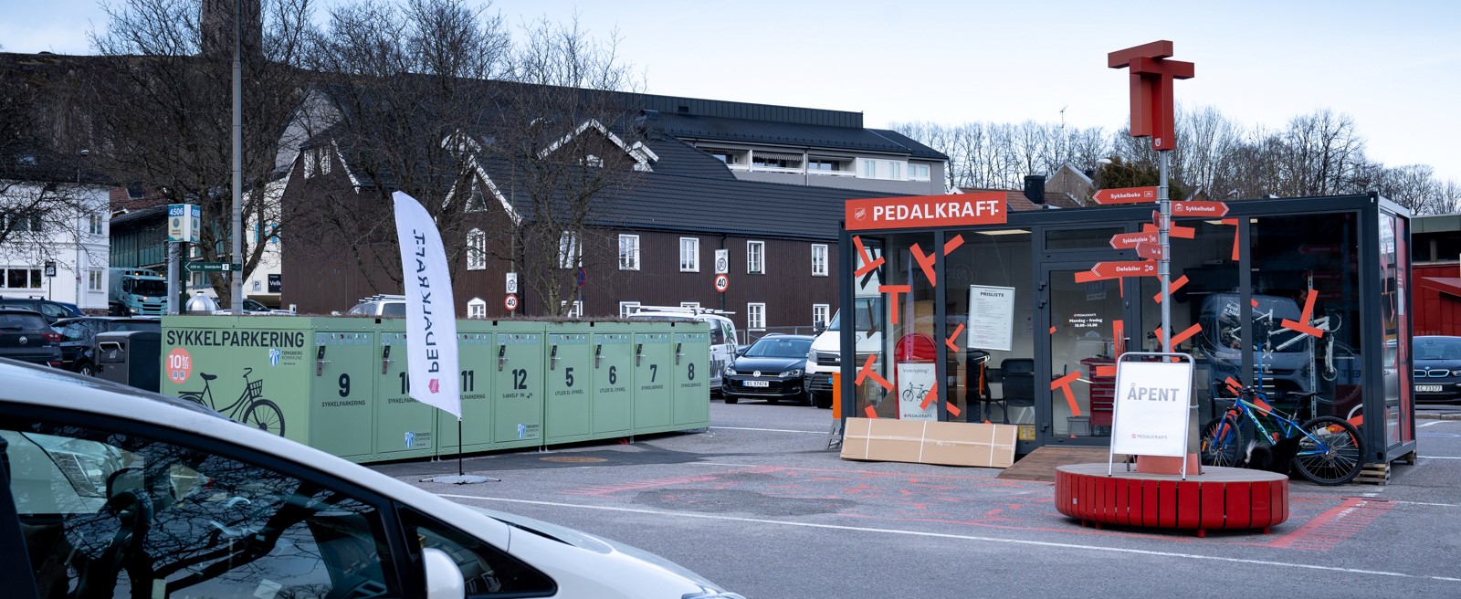 Mobilitetspunktet utenfor Tønsberg jernbanestasjon.