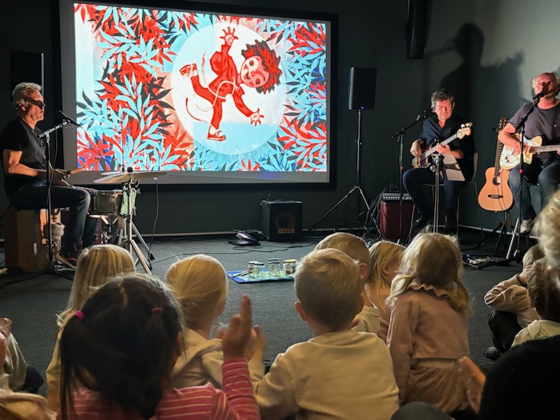 Forestilling for barnehagebarn på Tønsberg og Færder bibliotek.