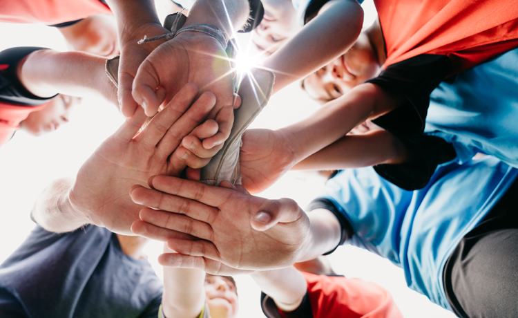 Håndflater inntil hverandre, sett nedenfra