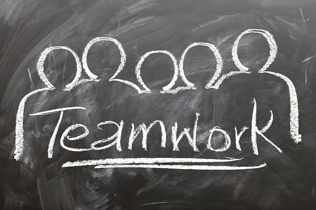 Tavle med skrift "Teamwork"