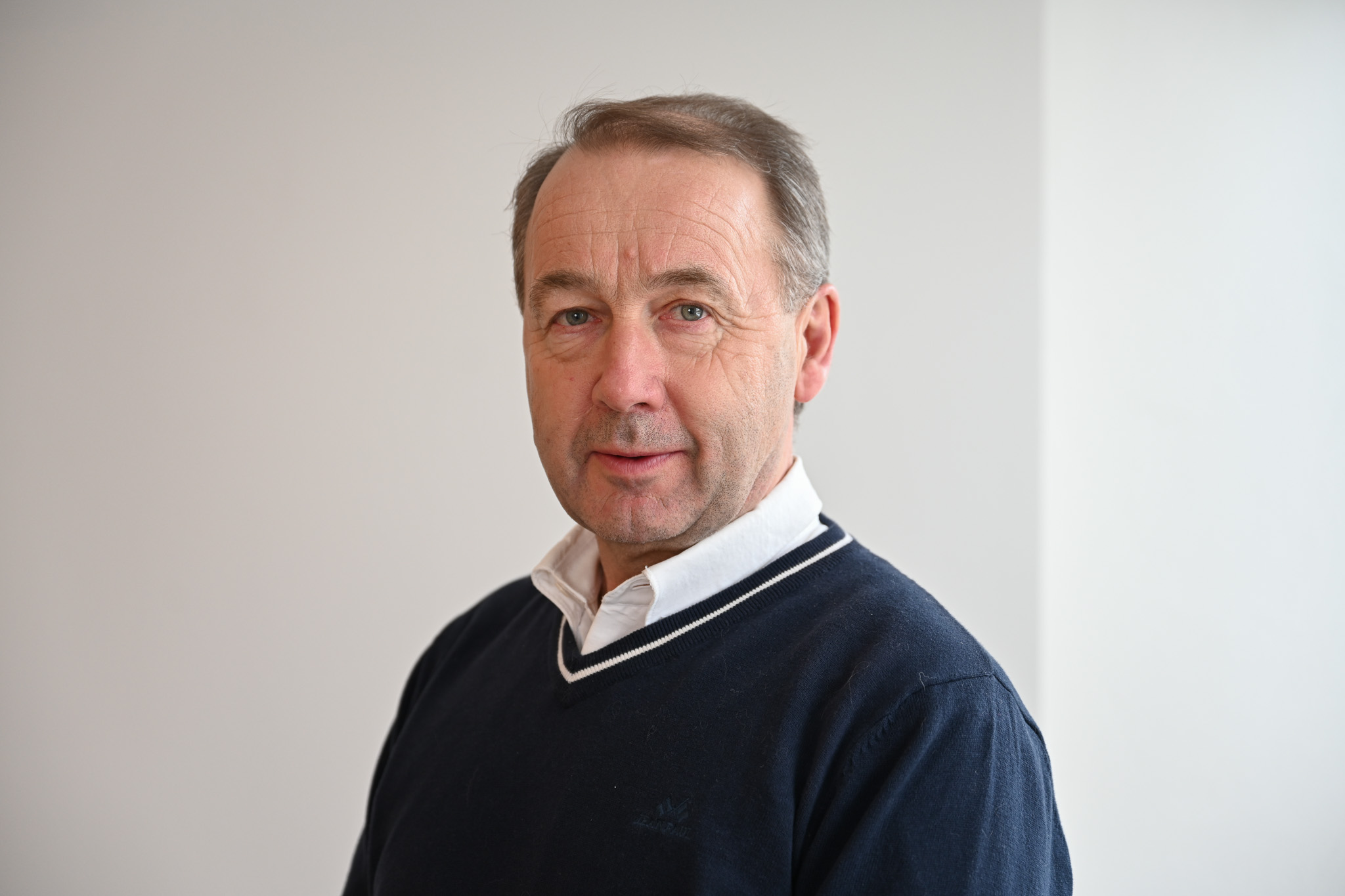 Grå silhuett av person - illustrasjon