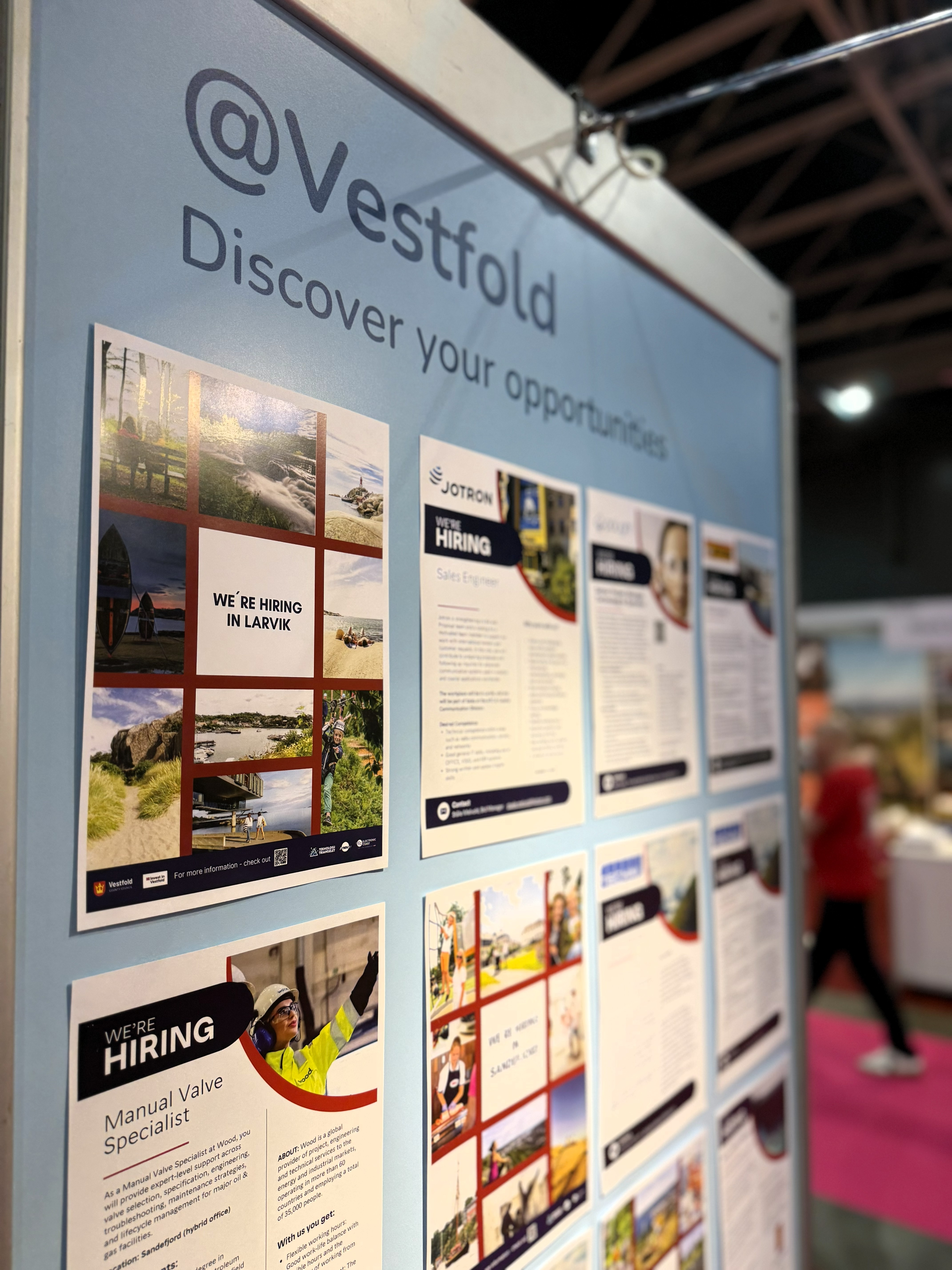 Tavle med ledige stillinger på Expo messen i Nederland