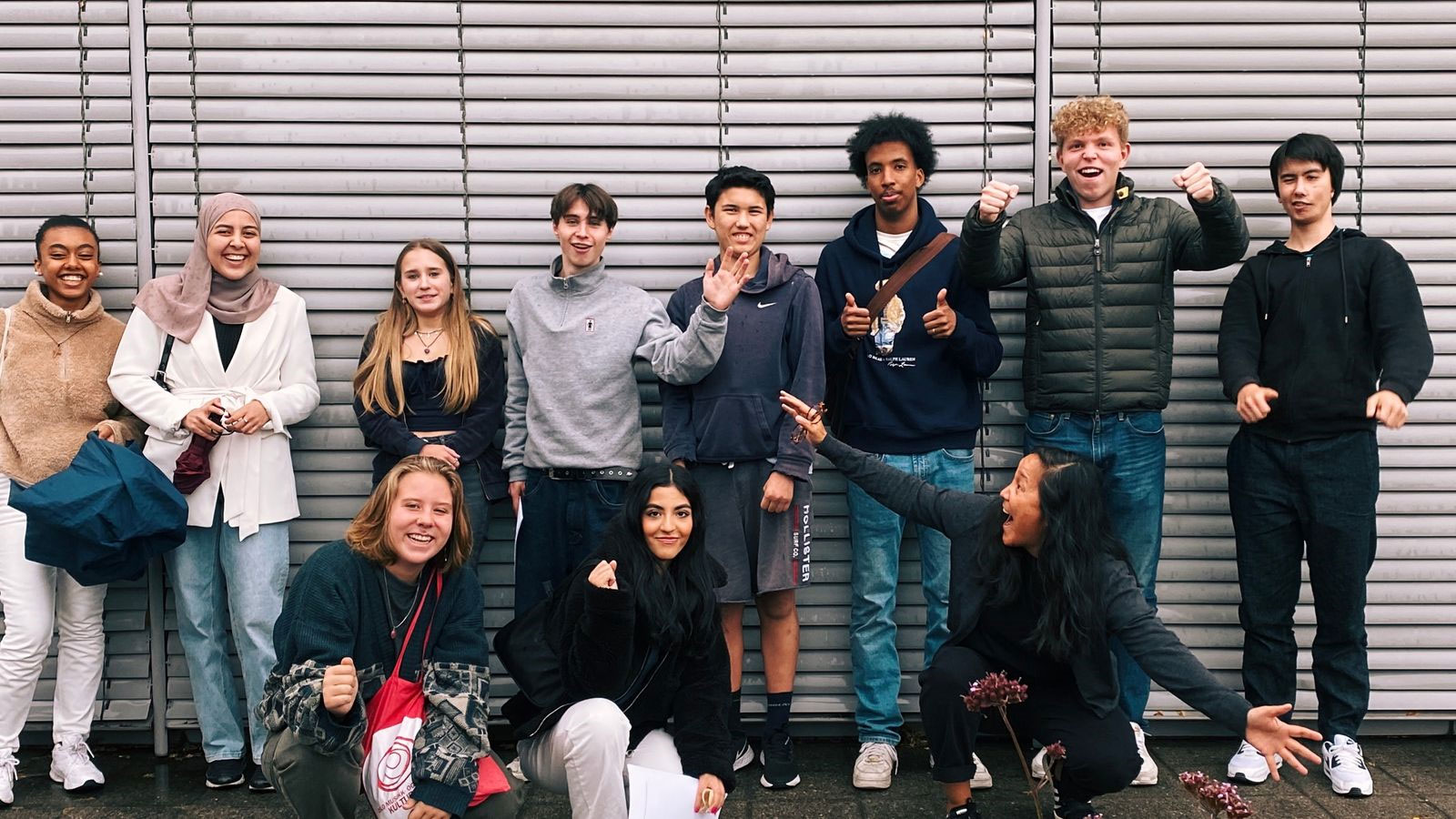Gruppe med unge mennesker