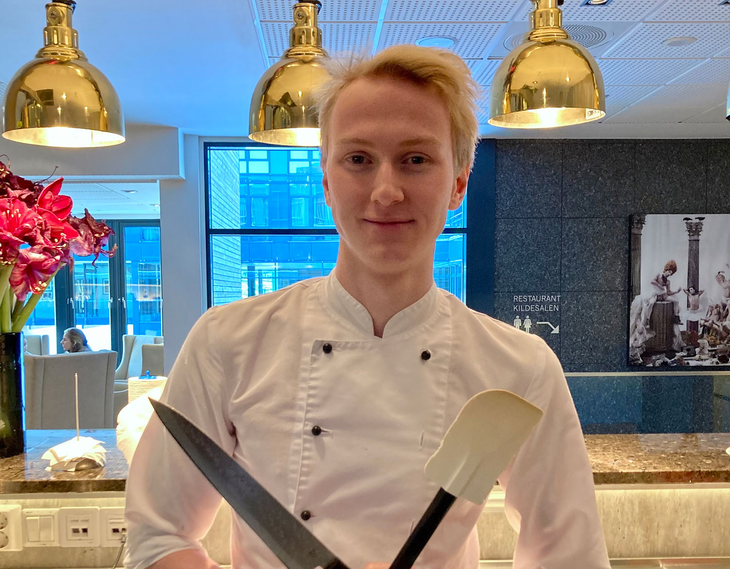 Kevin Krømcke på arbeidsplassen sin, Farris Bad i Larvik.