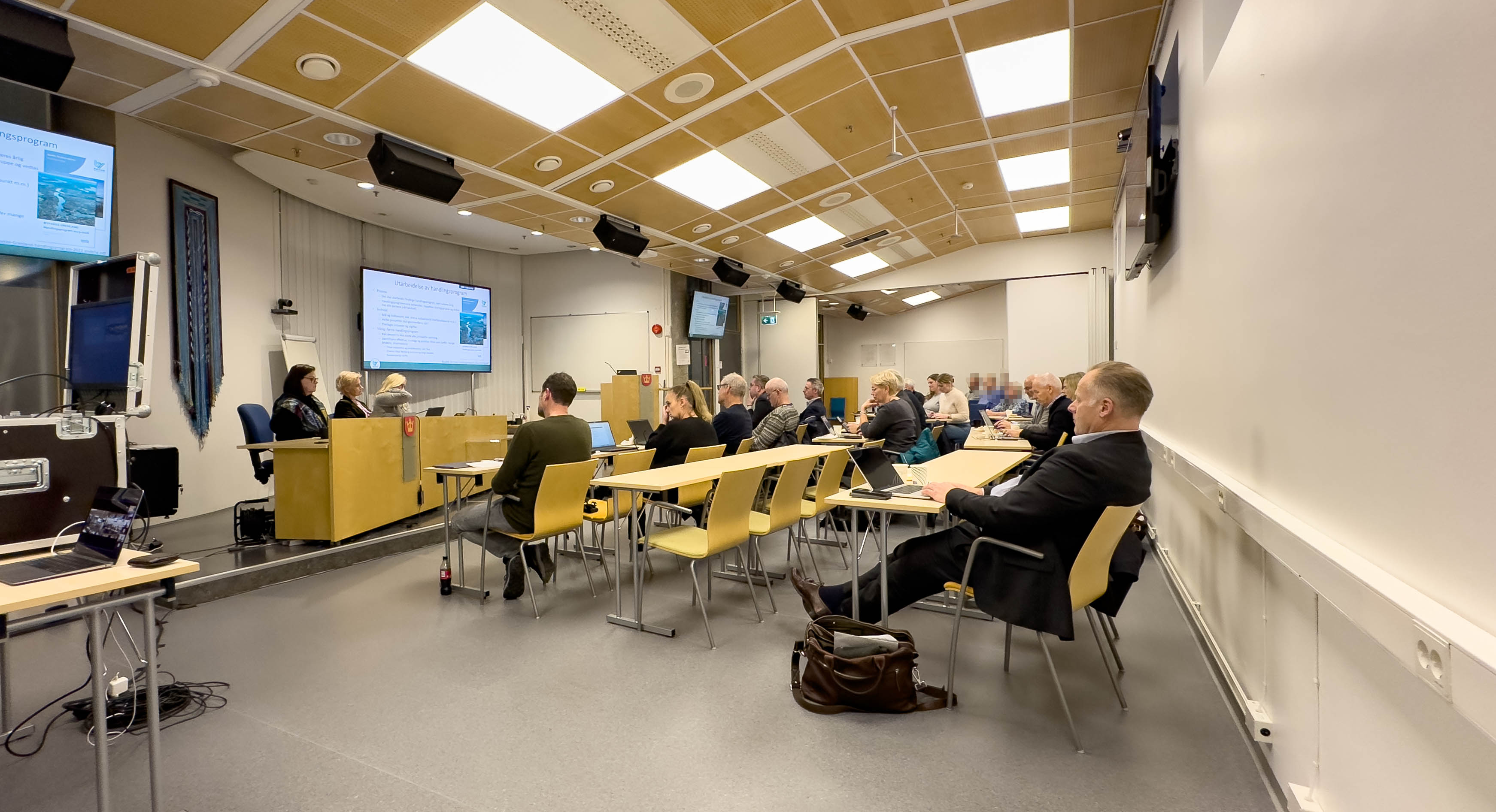 Foto av møte i Overordnet styringsgruppe (OSG) om Bypakke Tønsberg-regionen 19. november.