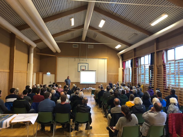 Foto fra møtet i Hogsnes skole om Fastlandsforbindelsen 25. april 2019