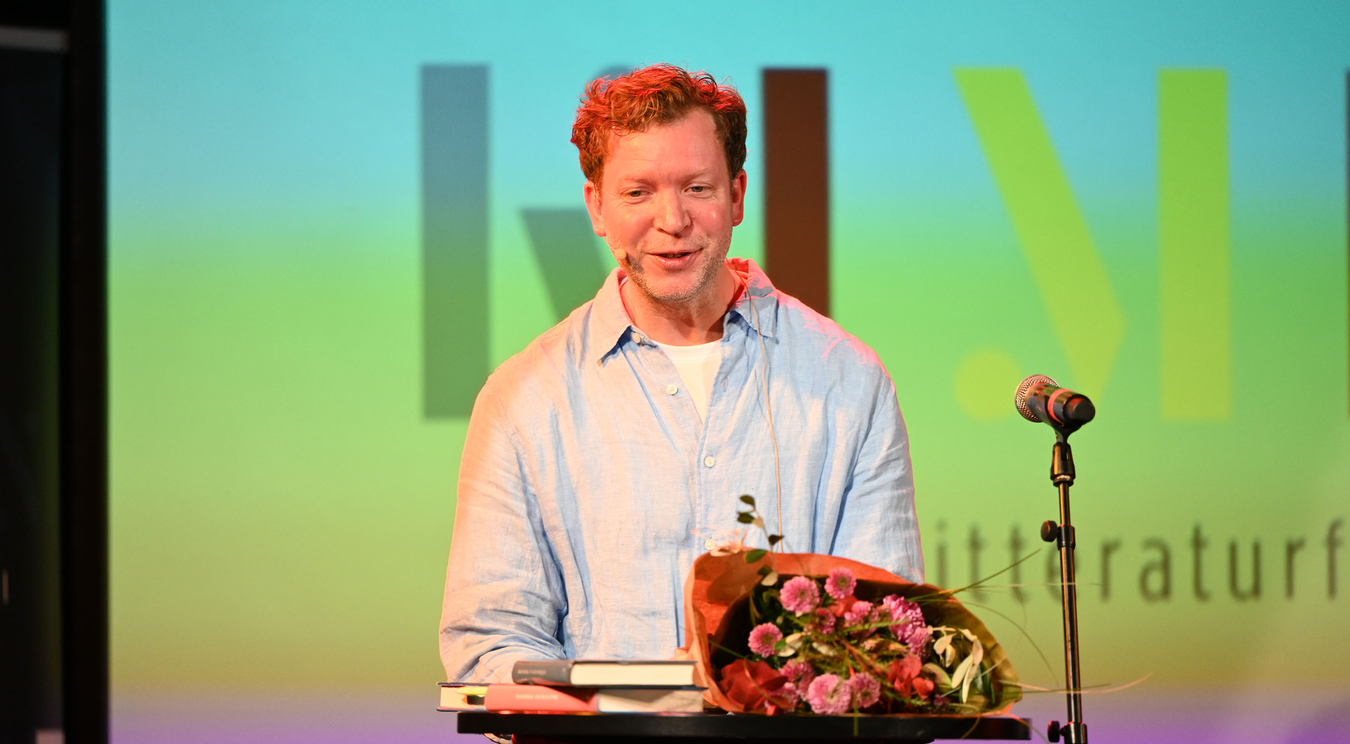 Erik Eikehaug frå Kragerø vart svært glad for å få Litteraturprisen for Vestfold og Telemark under Kimen litteraturfestival.