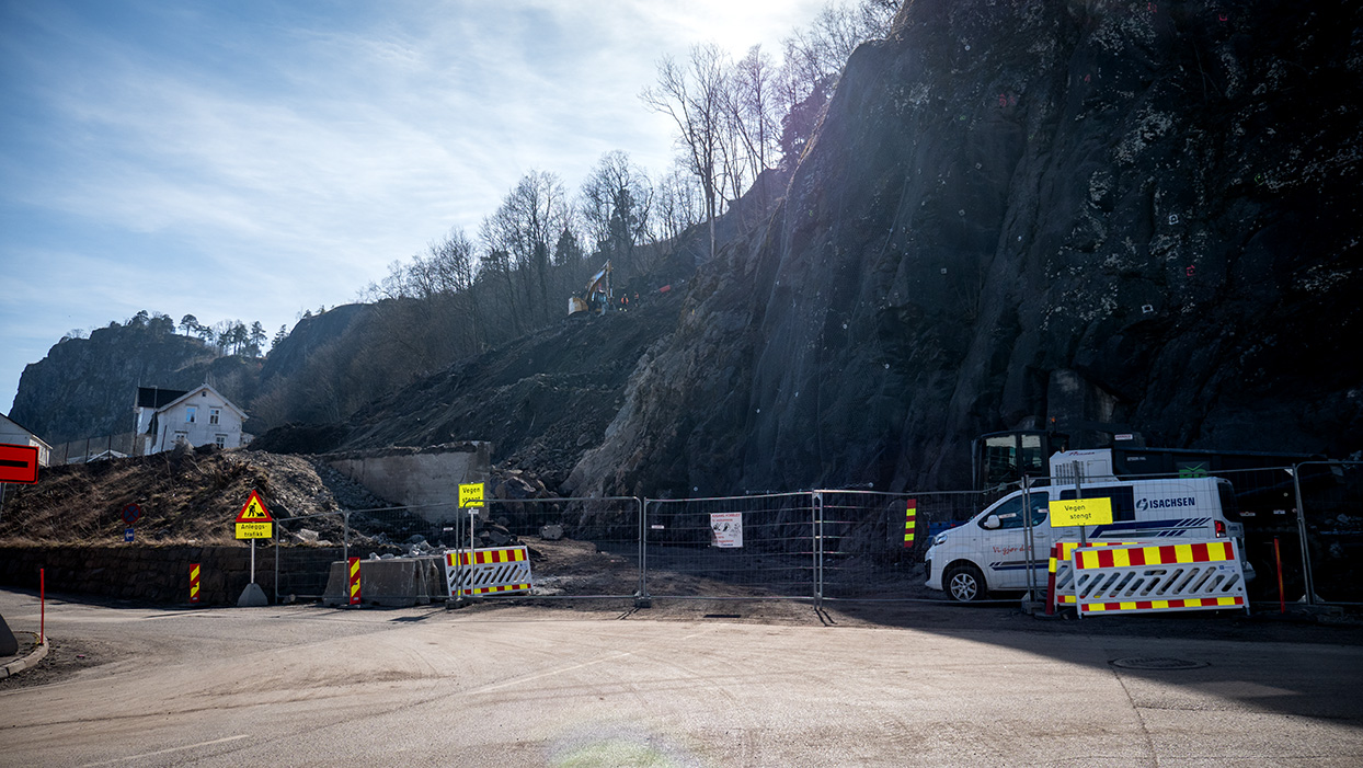 Bilde viser lia bak Nyveien og området der det gikk jernbane i gamle dager.